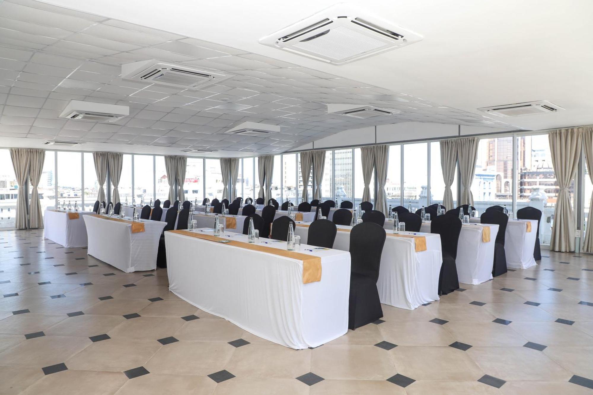 Sentrim Castle Royal Hotel Mombasa Extérieur photo